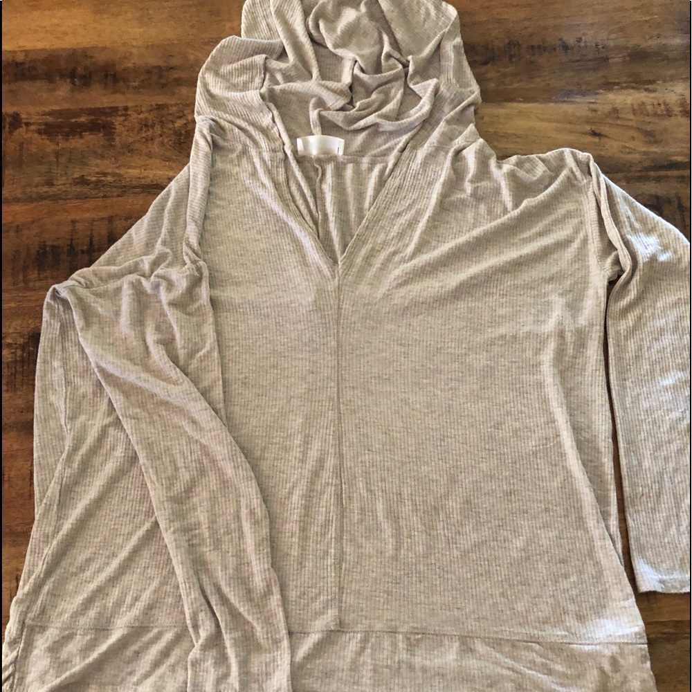 Hooded shirt